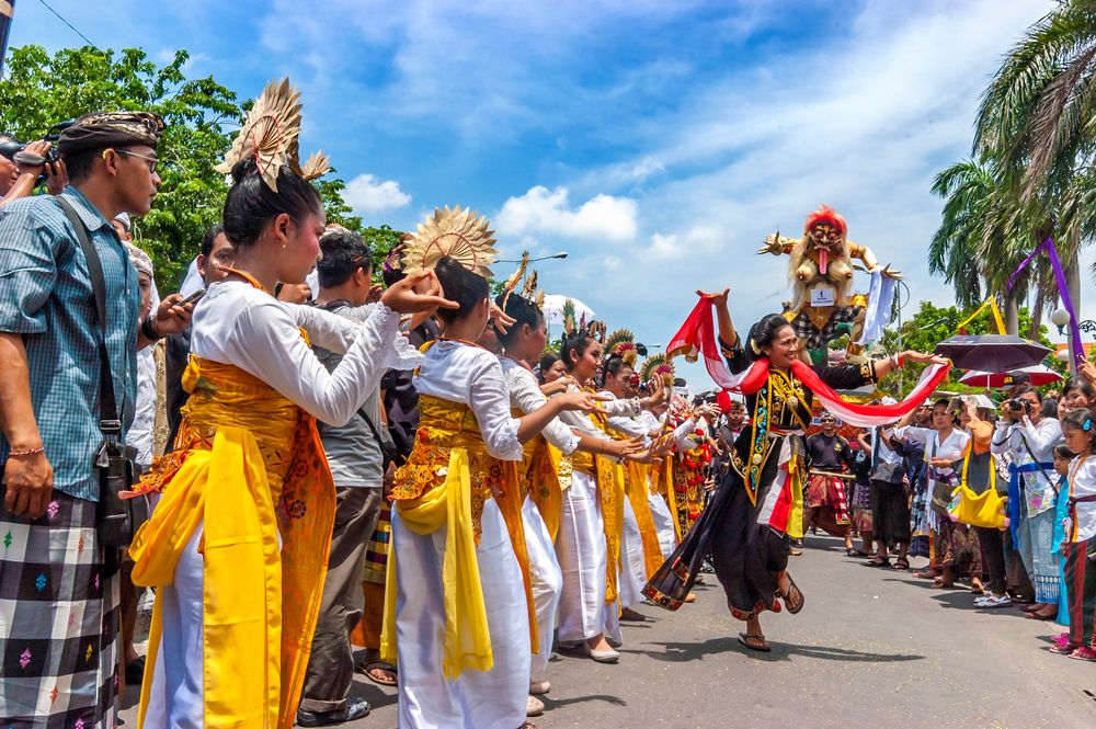 Ilustrasi pawai budaya yang menggambarkan Spirit of Indonesia.(Foto: Shutterstock Daniel Ferryanto)