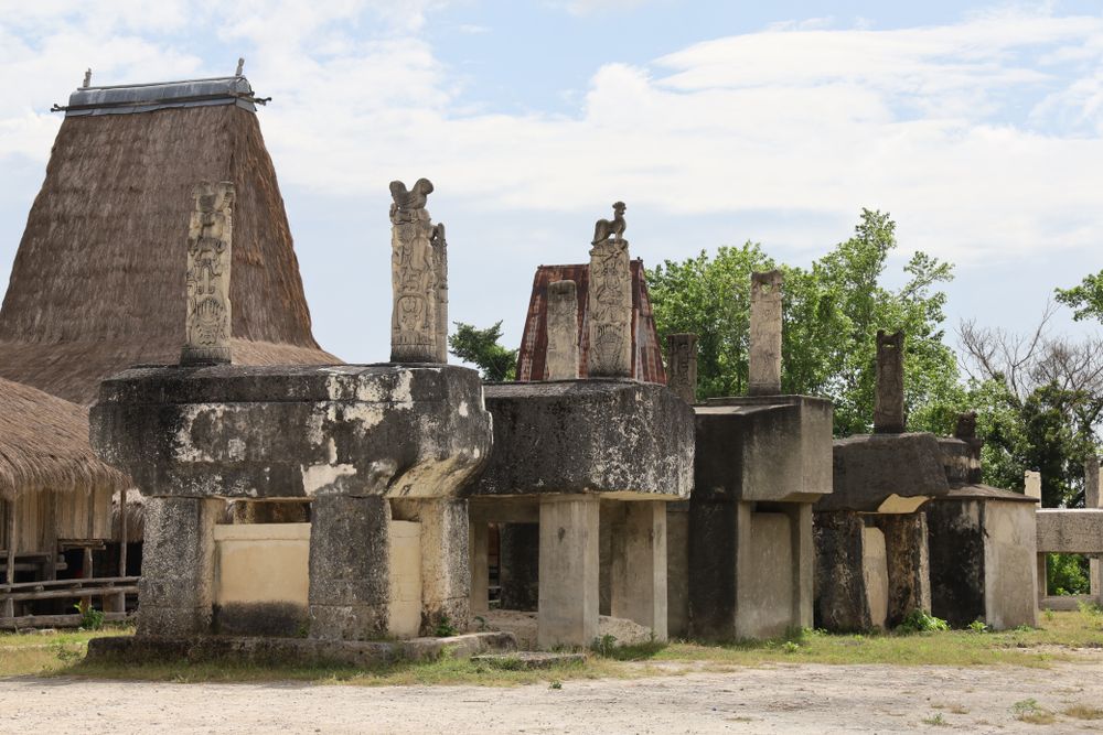 Kampung Praiyawang, Sumba Timur merupakan Kampung Adat peninggalan megalitikum.(Foto: Shutterstock/Misbachul Munir)