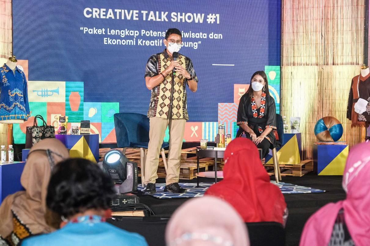 Menparekraf Sandiaga Uno saat hadir dalam acara Apresiasi Kreasi Indonesia (AKI) 2021 di Mall Bumi Kedaton, Bandar Lampung