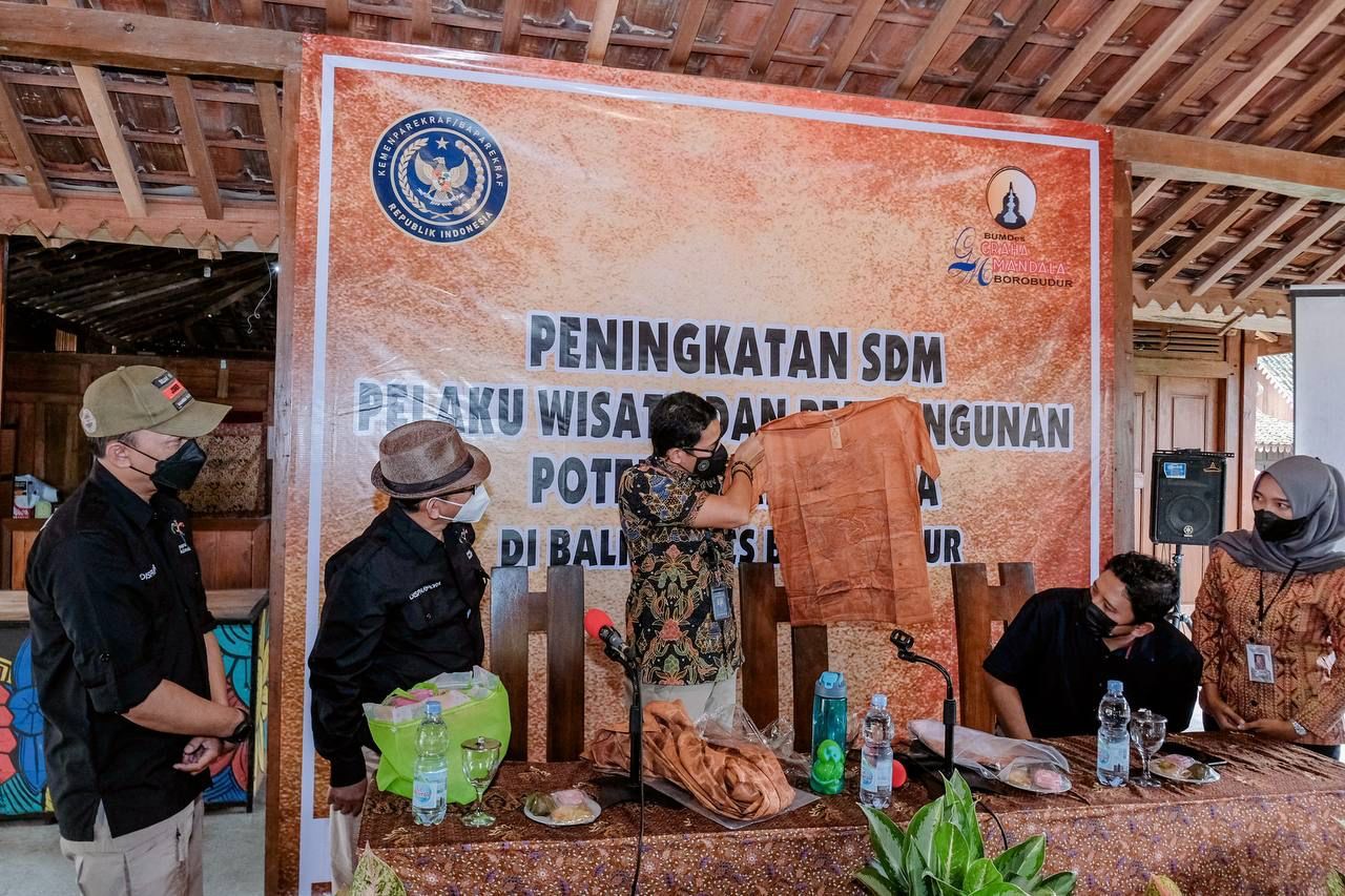 Menparekraf pun mengapresiasi studi banding Pemkab Subang ke BUMDes Graha Mandala Desa Borobudur dalam upaya pengembangan desa wisata yang ada di Subang. 