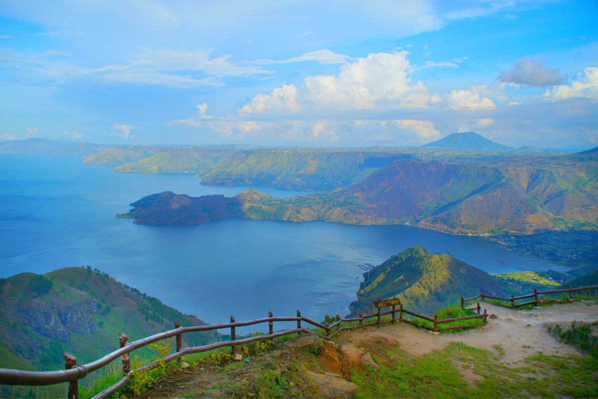 Foto: Keindahan Danau Toba, salah satu Destinasi Pariwisata Super Prioritas (Shutterstock/Adil Armaya)