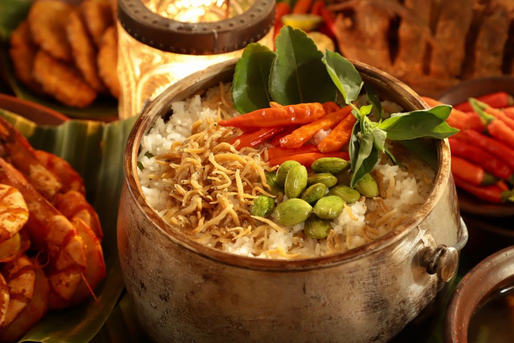 Nasi liwet, salah satu kuliner khas Jawa Barat. (Foto: Shutterstock/Ariyani Tedjo)