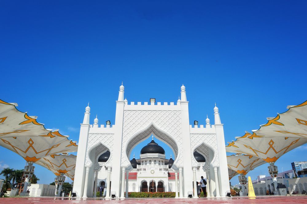 Lanskap Keindahan Arsitektur Masjid Raya Baiturrahman Aceh. (Shutterstock/Dwi Jualian)