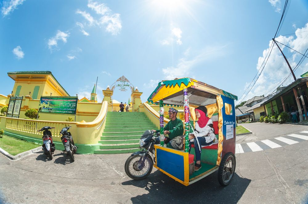 Pulau Penyengat di Kepulauan Riau menjadi salah satu destinasi wisata religi dan wisata halal di Indonesia. (Foto: Shutterstock/Heru Sukma Cahyanto)