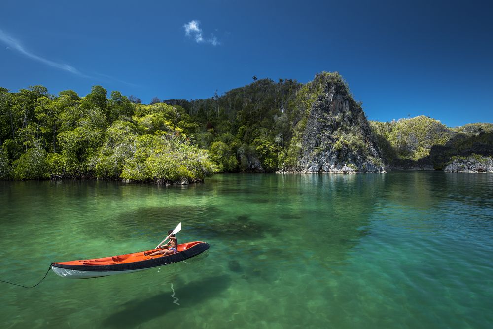 7 Lokasi Bermain Kayak Terbaik di Indonesia
