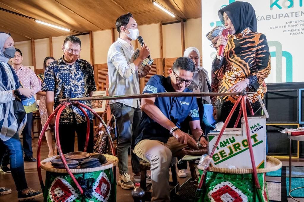 Siaran Pers : Menparekraf Dorong Pemda dan Pelaku Ekraf di Kabupaten Cirebon Perkuat Produk Kreatif Unggulan