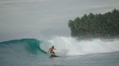 Spot Surfing Terbaik Kelas Dunia yang Ada di Indonesia