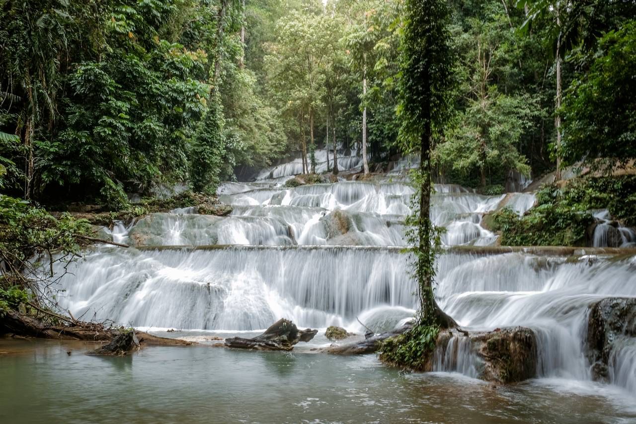 Siaran Pers: Menparekraf Apresiasi Desa Wisata Air Terjun Moramo Sultra  Kembangkan Wisata Konservasi Alam