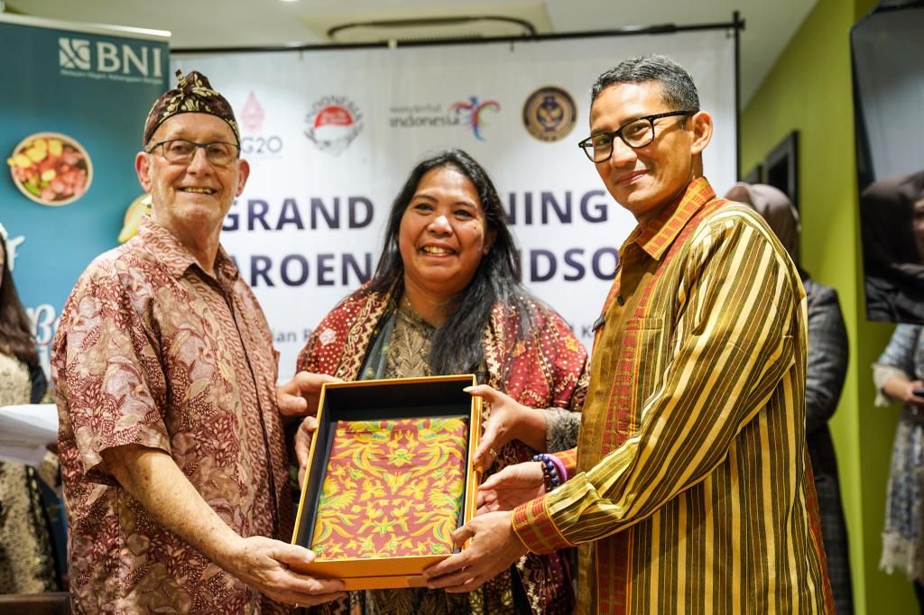 SIARAN PERS : Menparekraf Resmikan Waroeng Windsor Bentuk Diplomasi Kuliner Indonesia di London