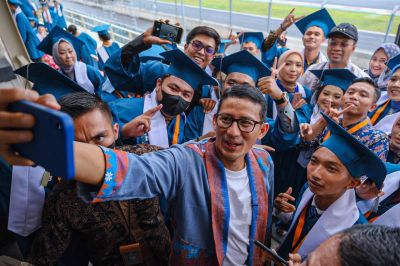 Siaran Pers: Menparekraf Hadiri Wisuda Politeknik Pariwisata Lombok 2022 di Sirkuit Mandalika
