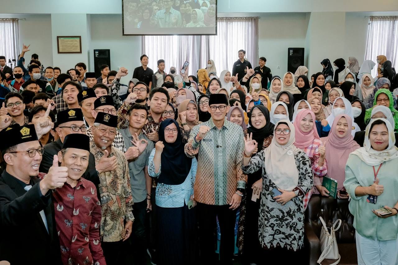 Siaran Pers: Menparekraf Ajak Mahasiswa Unissula Turut Bangkitkan Sektor Ekonomi Kreatif di Semarang