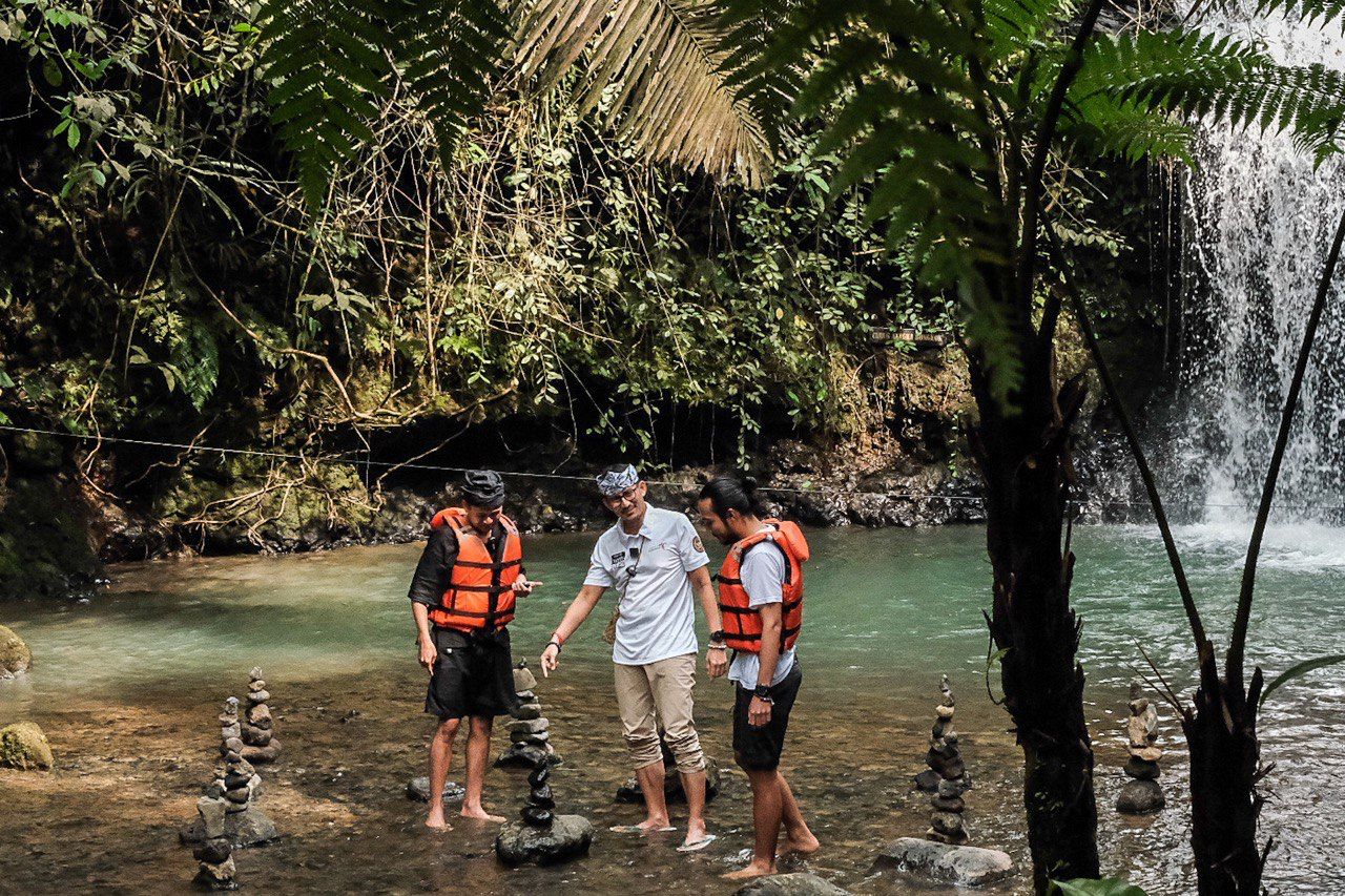 SIAARAN PERS : Menparekraf Jajal Atraksi Budaya Hingga Nikmati Keindahan Alam di Desa Wisata Cibeusi