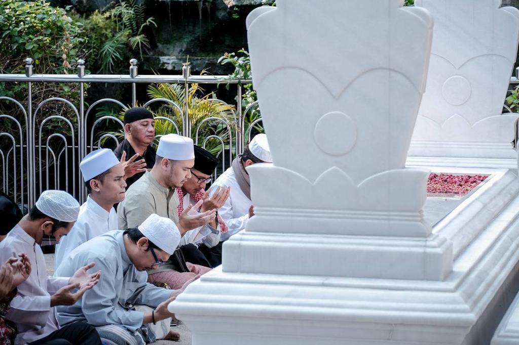 Siaran Pers: Menparekraf Ziarah ke Makam Sunan Ampel di Surabaya