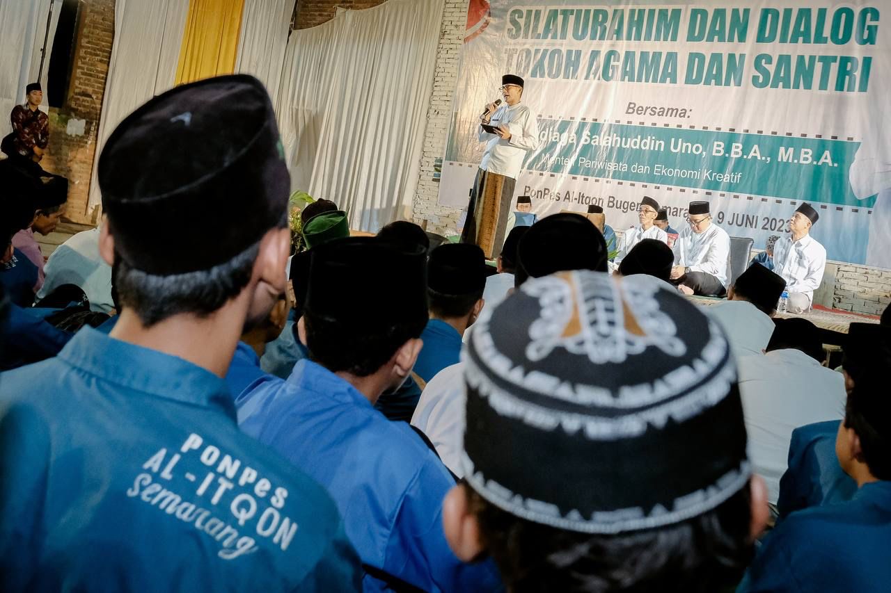 Siaran Pers: Menparekraf Dorong Para Santri Kembangkan Potensi Parekraf di Semarang