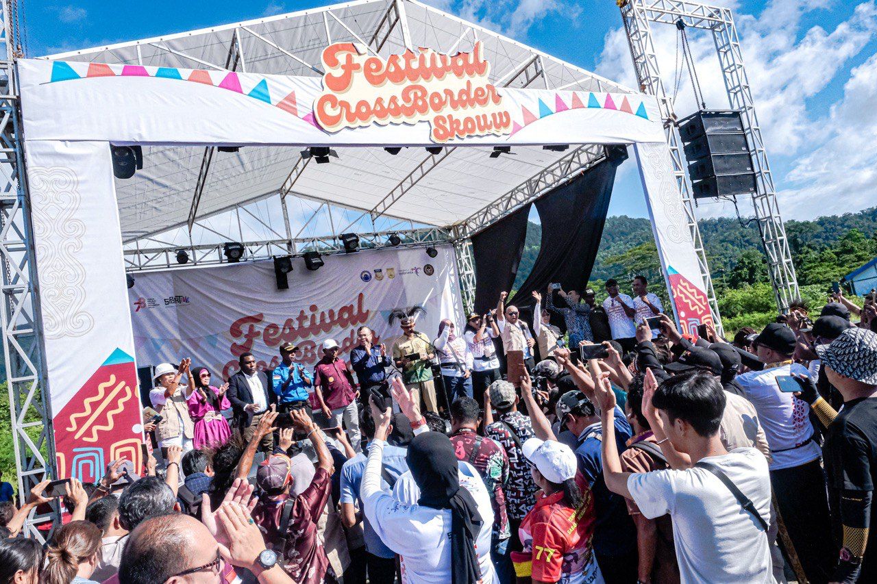 Siaran Pers : Menparekraf: "Festival Crossborder Skouw" Jadi Penggerak Ekonomi Masyarakat