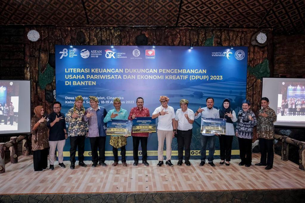Siaran Pers: Menparekraf Serahkan Bantuan DPUP bagi Tiga Desa Wisata di Banten dan DKI Jakarta