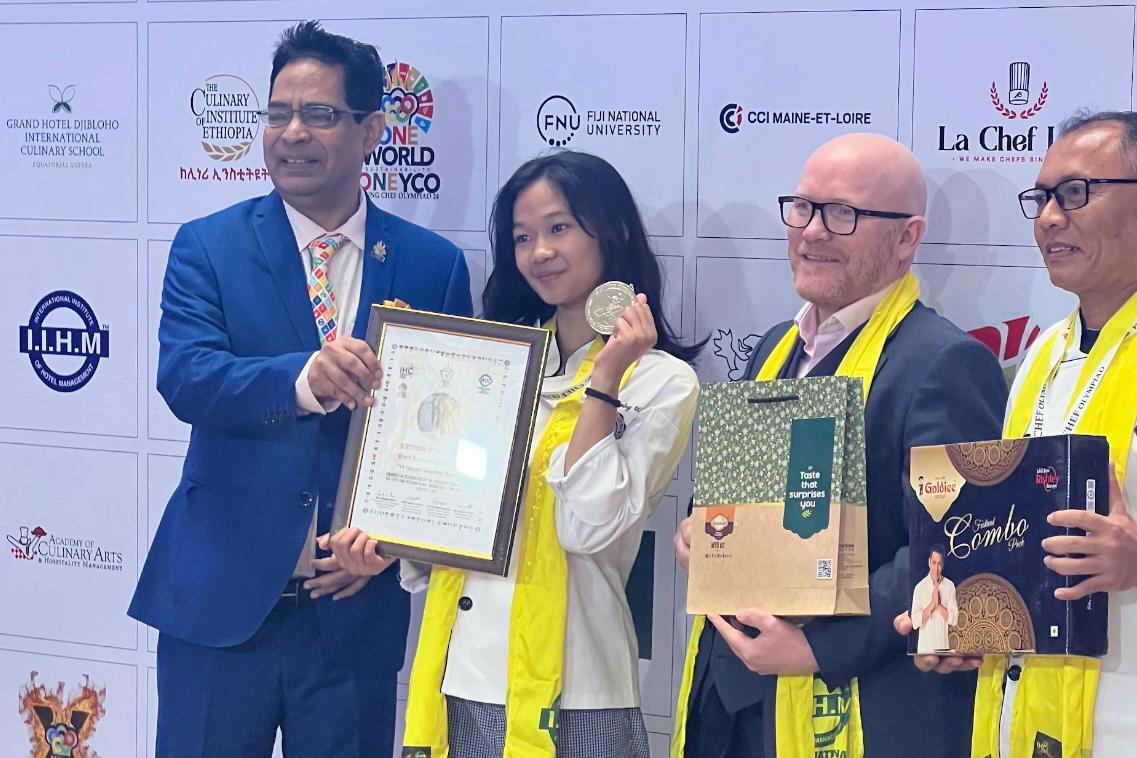 Siaran Pers: Poltekpar NHI Bandung Raih “3rd Best Knife Skill” di Ajang The 10th Young Chef Olympiad India
