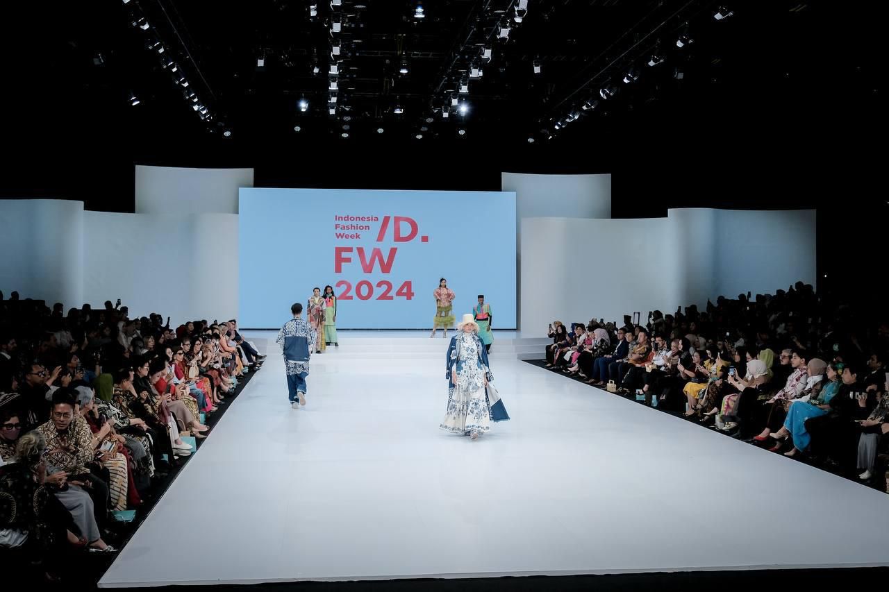 Siaran Pers: Menparekraf: Indonesia Fashion Week 2024 Perkuat Ekosistem Fesyen Tanah Air