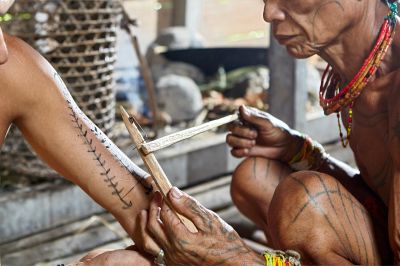 Tato Tradisional Mentawai, Seni Rajah Tertua di Dunia