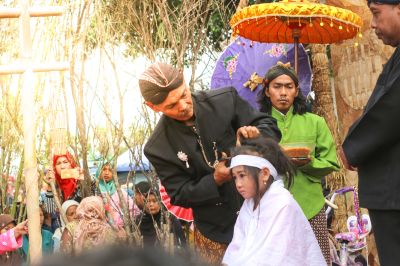 Tradisi Ruwat Gimbal Dieng dalam Balutan Storynomics Tourism