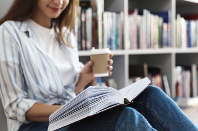 Rekomendasi Book Cafe di Indonesia, Berasa Ngopi di Perpustakaan